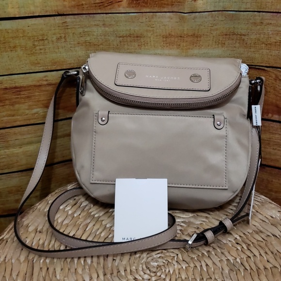 Marc Jacobs Handbags - Marc Jacobs crossbody bag